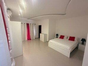 Room - House Lima (Lobito)