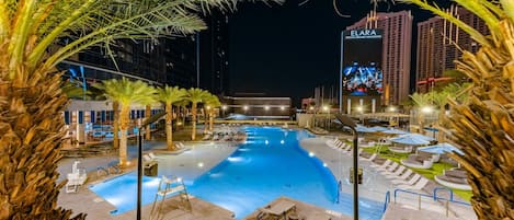 حمام سباحة