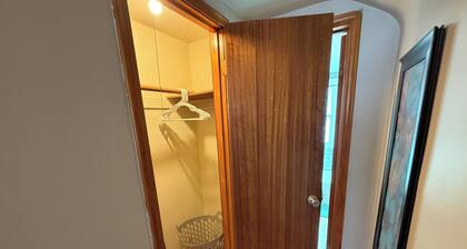 Private apartment suite in Omaha!