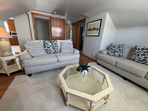 Smart TV - Private apartment suite in Omaha! (Omaha)