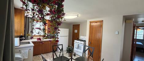 Coffee/tea maker, fridge, microwave, oven