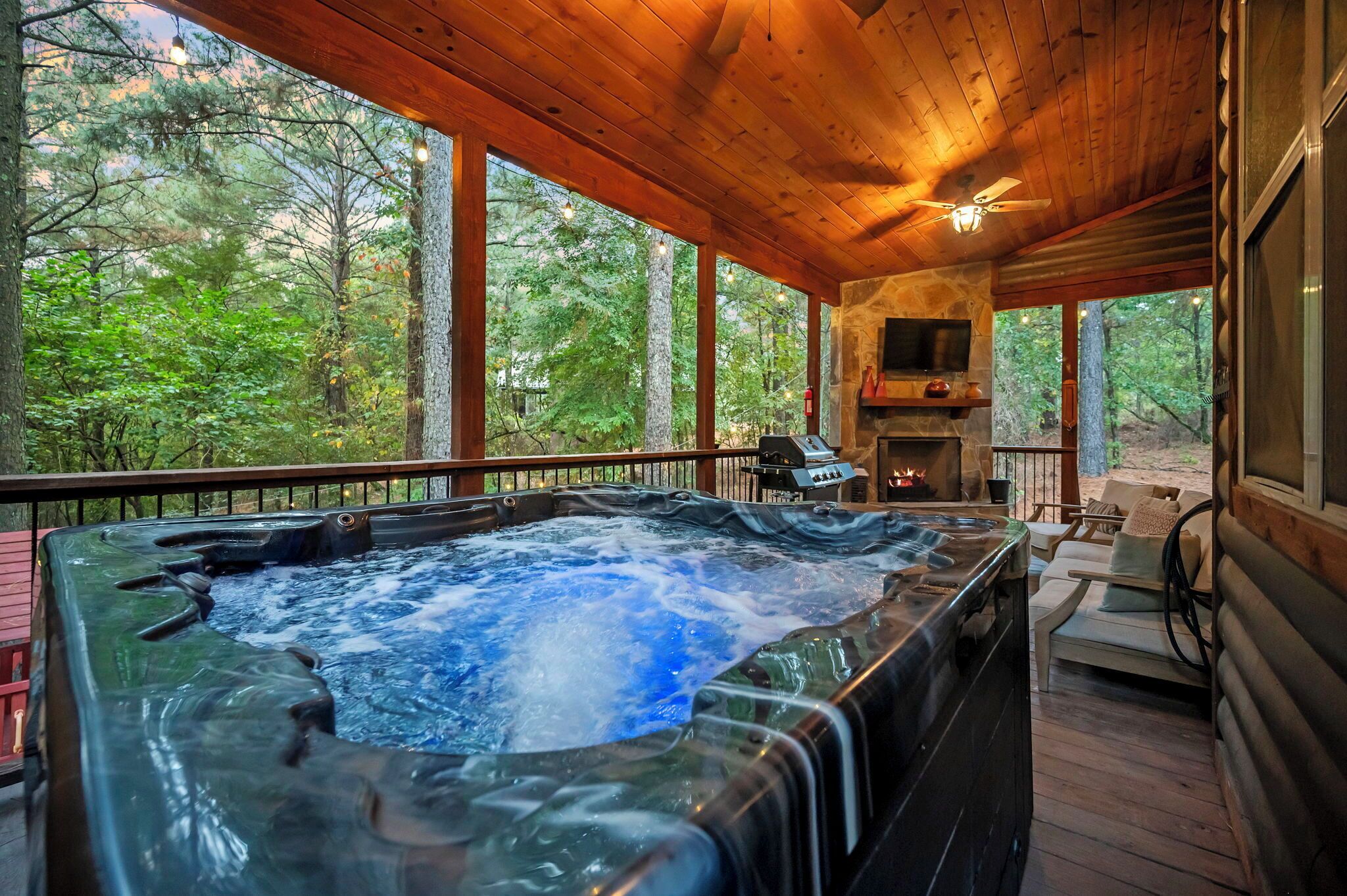 Outdoor spa tub
