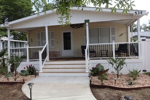 Exterior detail - Palms Breeze 3-bed house in Murrells Inlet, close to Myrtle Beach. (Murrells Inlet)