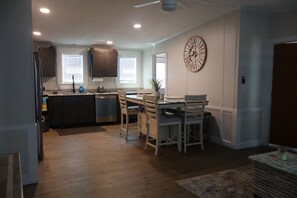 Private kitchen - Palms Breeze 3-bed house in Murrells Inlet, close to Myrtle Beach. (Murrells Inlet)