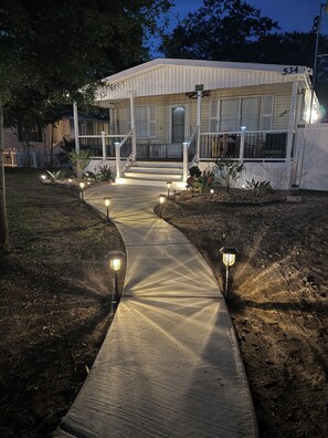 Property grounds - Palms Breeze 3-bed house in Murrells Inlet, close to Myrtle Beach. (Murrells Inlet)
