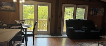 Cozy, relaxing,  3-bedroom home on lake Ponderosa with AC in serene Honesdale