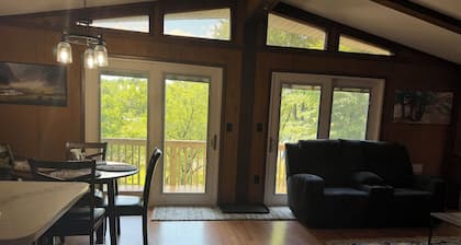 Cozy, relaxing, 3-bedroom home on lake Ponderosa with AC in serene Honesdale