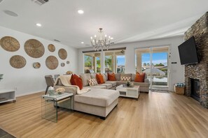 TV, fireplace