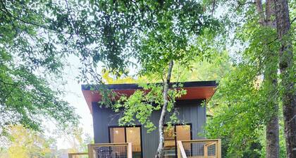 Cozy cabin by the creek!