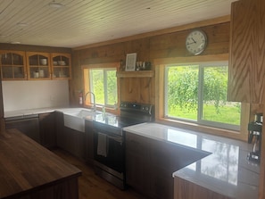 Coffee/tea maker, fridge, microwave, oven