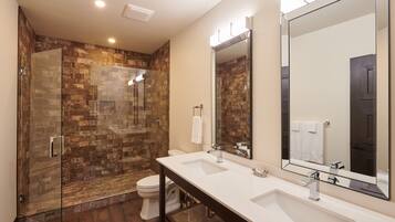 Deluxe Suite, 1 Bedroom | Bathroom