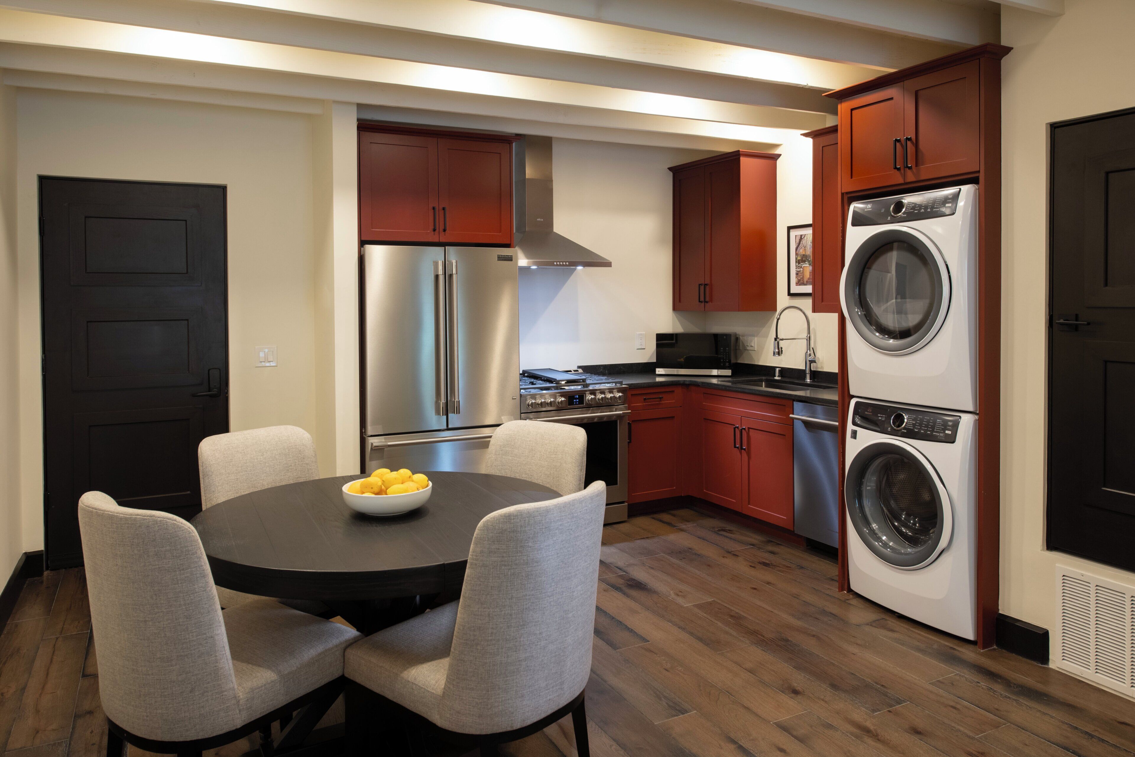 Deluxe Suite, 1 Bedroom | Private kitchen | Fridge, microwave, cookware/dishes/utensils
