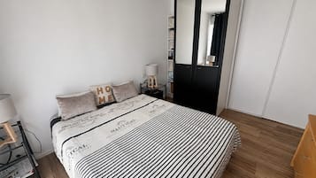 1 slaapkamer, een strijkplank/strijkijzer, internet