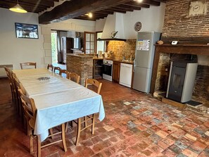 Dining - Vrbo Property (Treigny-Perreuse-Sainte-Colombe)