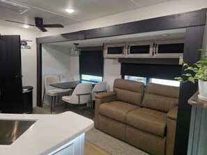 Interior - New RV Sleepy Owl ,2-bedroom, 2 bathroom, 1 mile from lake Somerville. (Somerville)