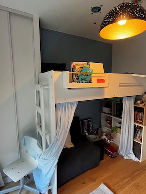 Interior - Family Apartment—sleeps 6—parking and balcony—near Paris (Clichy)