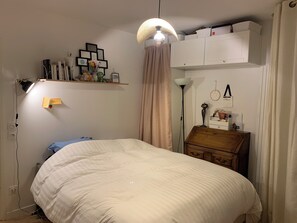 Room - Vrbo Property (Clichy)