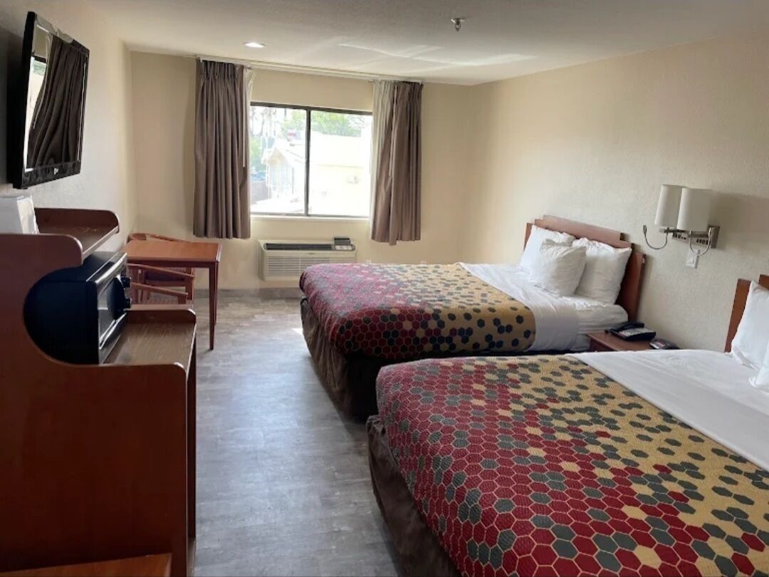 Basic Double Room | Iron/ironing board, free WiFi