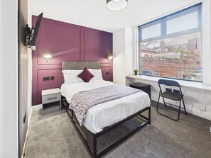 6 Schlafzimmer, Schreibtisch, WLAN, Bettwäsche