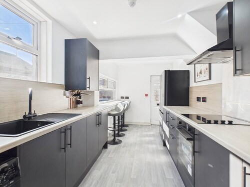 6-Bed 6-Bath | Direct Metro Access | South Shields
