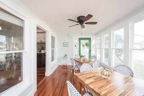 Dining - The Parrish Grove Inn (Cocoa)