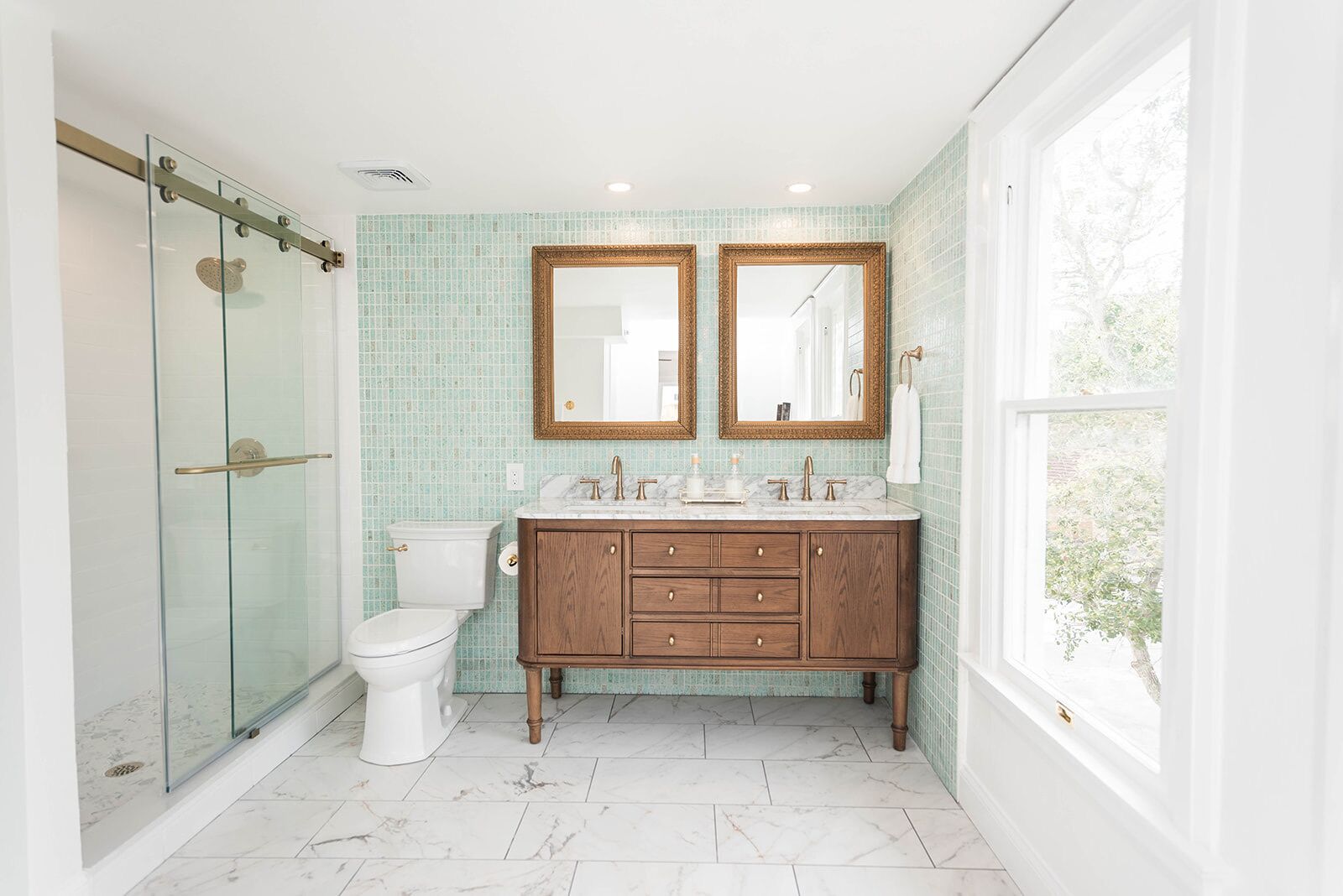 Luxury Double Room, City View | Bathroom