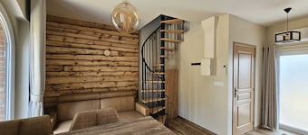 At Secret des Bois: Air-conditioned house, patio, new appliances. Natural Serenity
