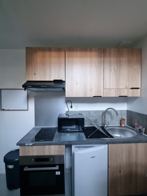 Private kitchen - Vrbo Property (Pleurtuit)