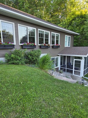 Exterior - Cozy 1-bedroom apartment in Onekama with AC, twin bed livingroom. (Onekama)