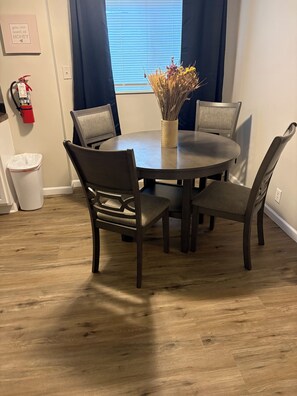 Dining - Bay City Spacious 2BR Retreat Near Parks, Shopping & Restaurants (Bay City)