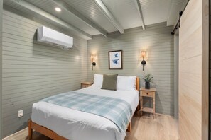 Room - Abode at Blue Creek | NEW Hot Tub, Arcade (South Bloomingville)