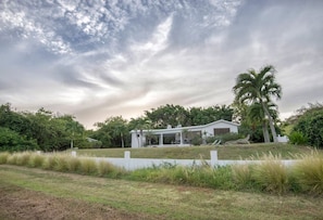 Property grounds - Largest Private Estate on Vieques — 30 Acres, 3 Homes, the Island's Largest Pool (Vieques)
