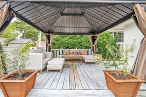 Terrace/patio - Hail to the Beach on West 30A | Private Pool | Golf Cart | Walk to Beach (Santa Rosa Beach)