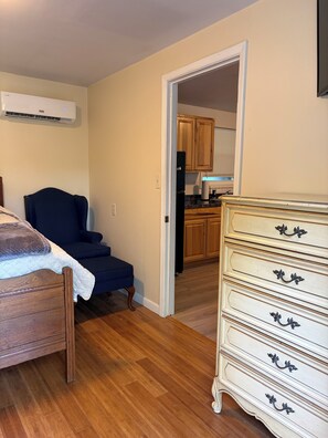 Interior - Cozy 1-bedroom house in beautiful Murphy with AC (Murphy)