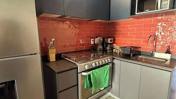 Coffee/tea maker, fridge, microwave, oven