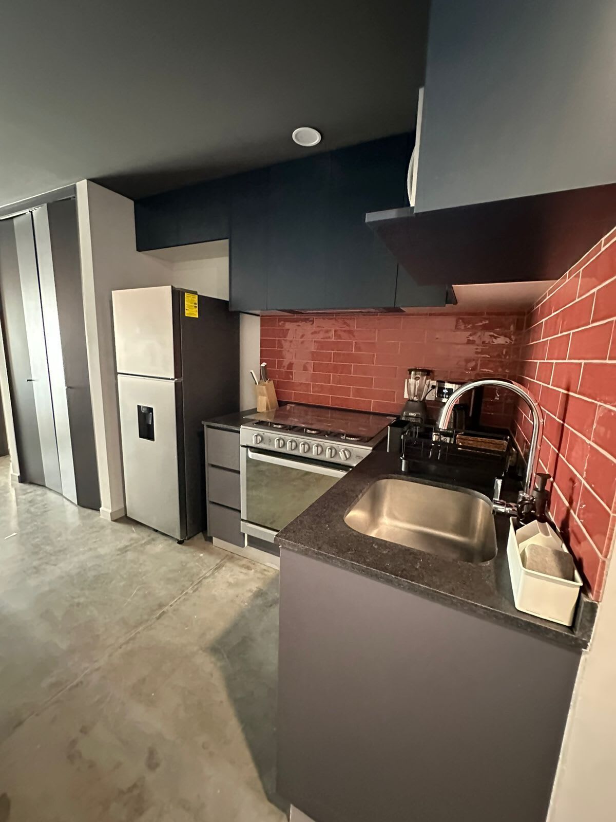 Fridge, microwave, oven, coffee/tea maker