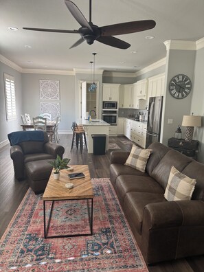 Living area - Marr Building North Condo, Downtown, Historic Denison, Texas, Lake Texoma (Denison)