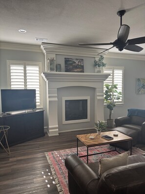 Living area - Marr Building North Condo, Downtown, Historic Denison, Texas, Lake Texoma (Denison)