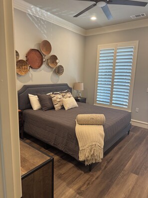 Internet, bed sheets - Marr Building North Condo, Downtown, Historic Denison, Texas, Lake Texoma (Denison)