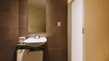 Regadera, regadera tipo lluvia, amenidades de baño gratuitas, toallas