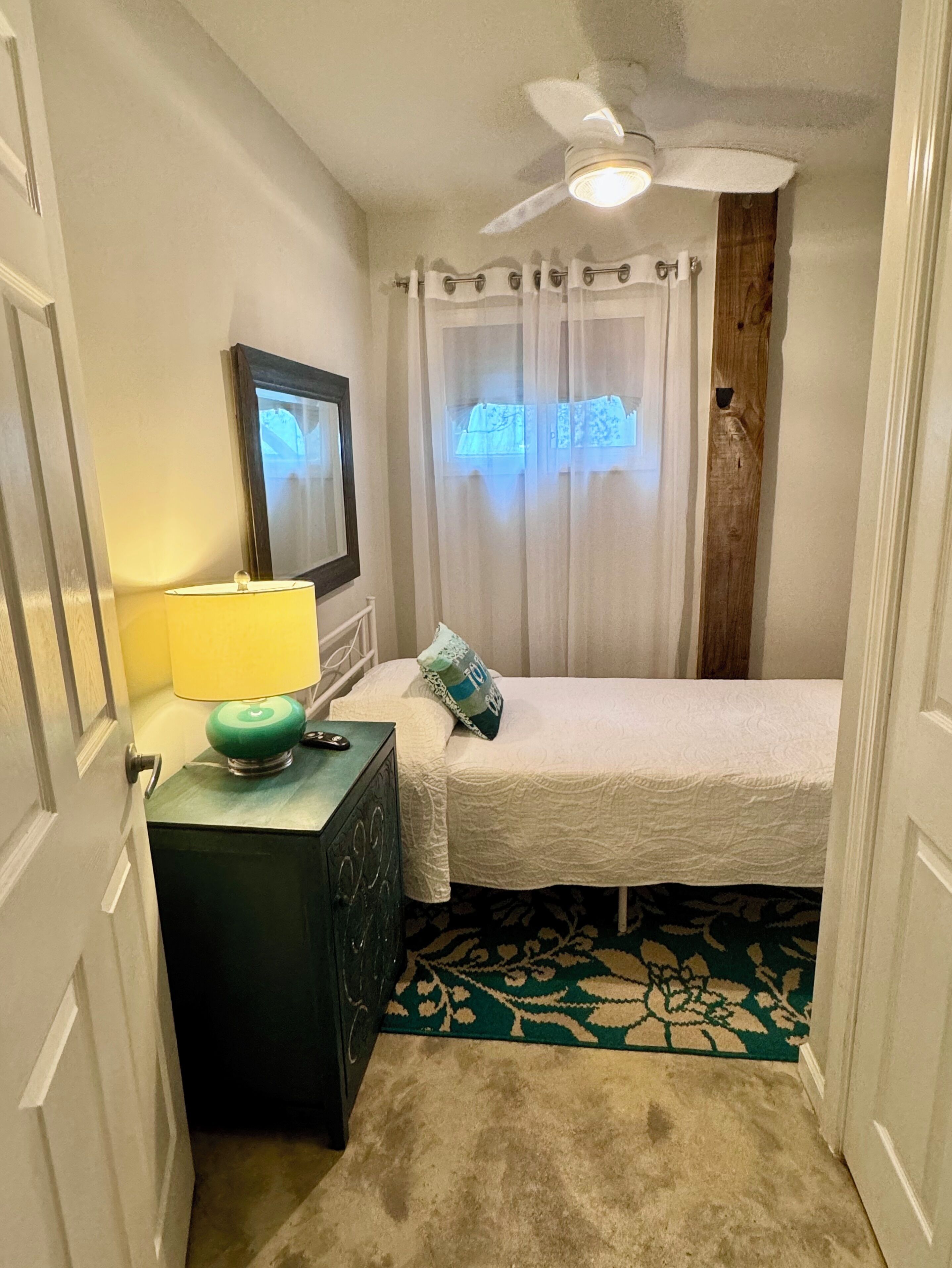 Iron/ironing board, WiFi, bed sheets