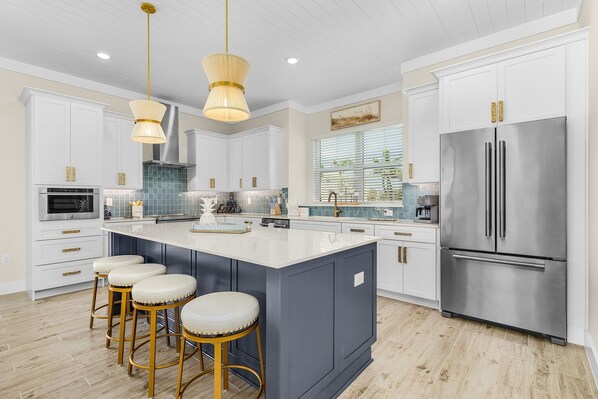 Fridge, microwave, stovetop, dishwasher - The Veranda | Beach Views | 2-Min Walk (Fort Myers Beach)