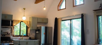 Rustic A-Frame• Cozy & Bright • Deck Vibes & Views
