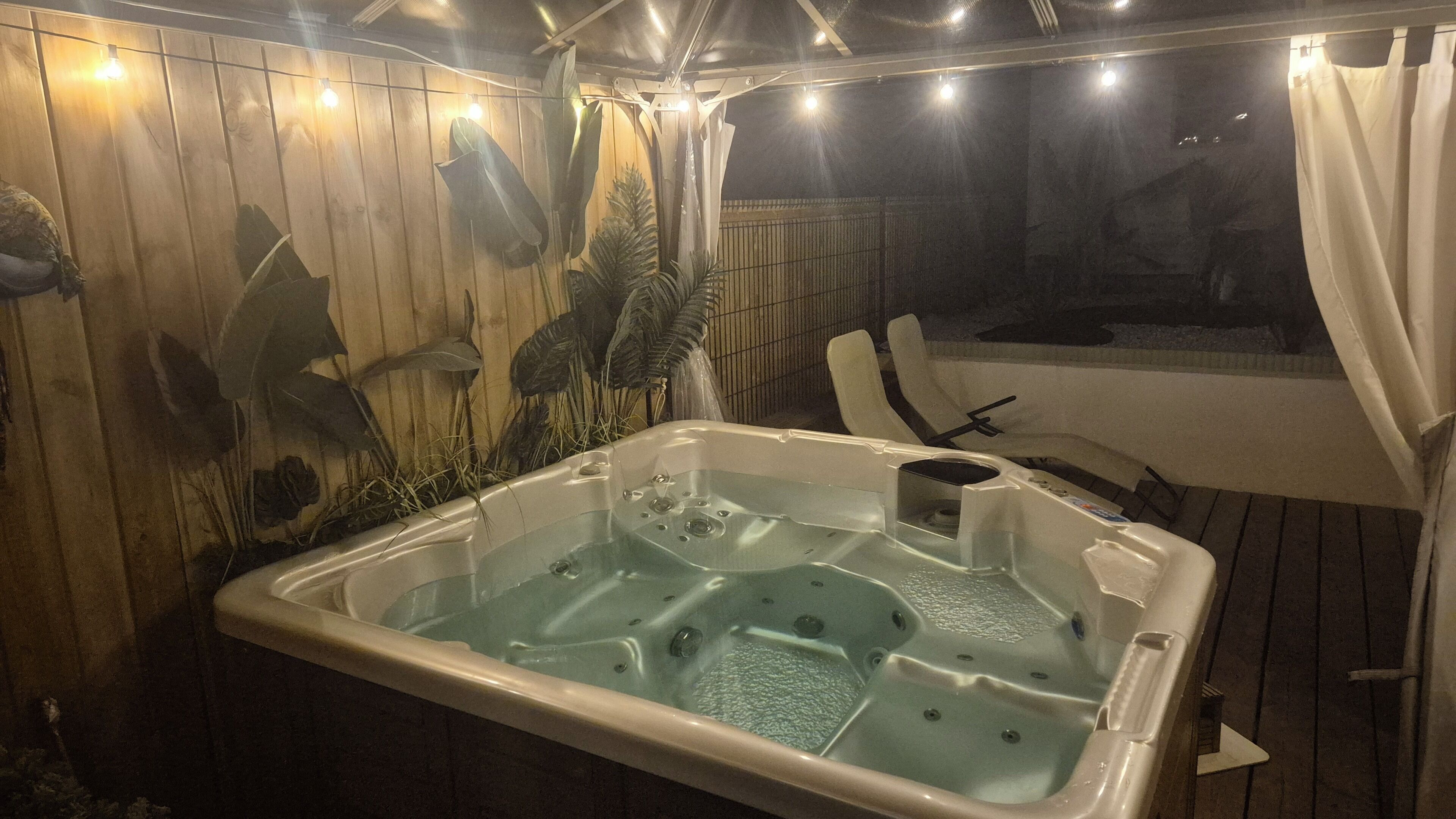 Indoor spa tub