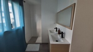Bathroom - Vrbo Property (Elven)
