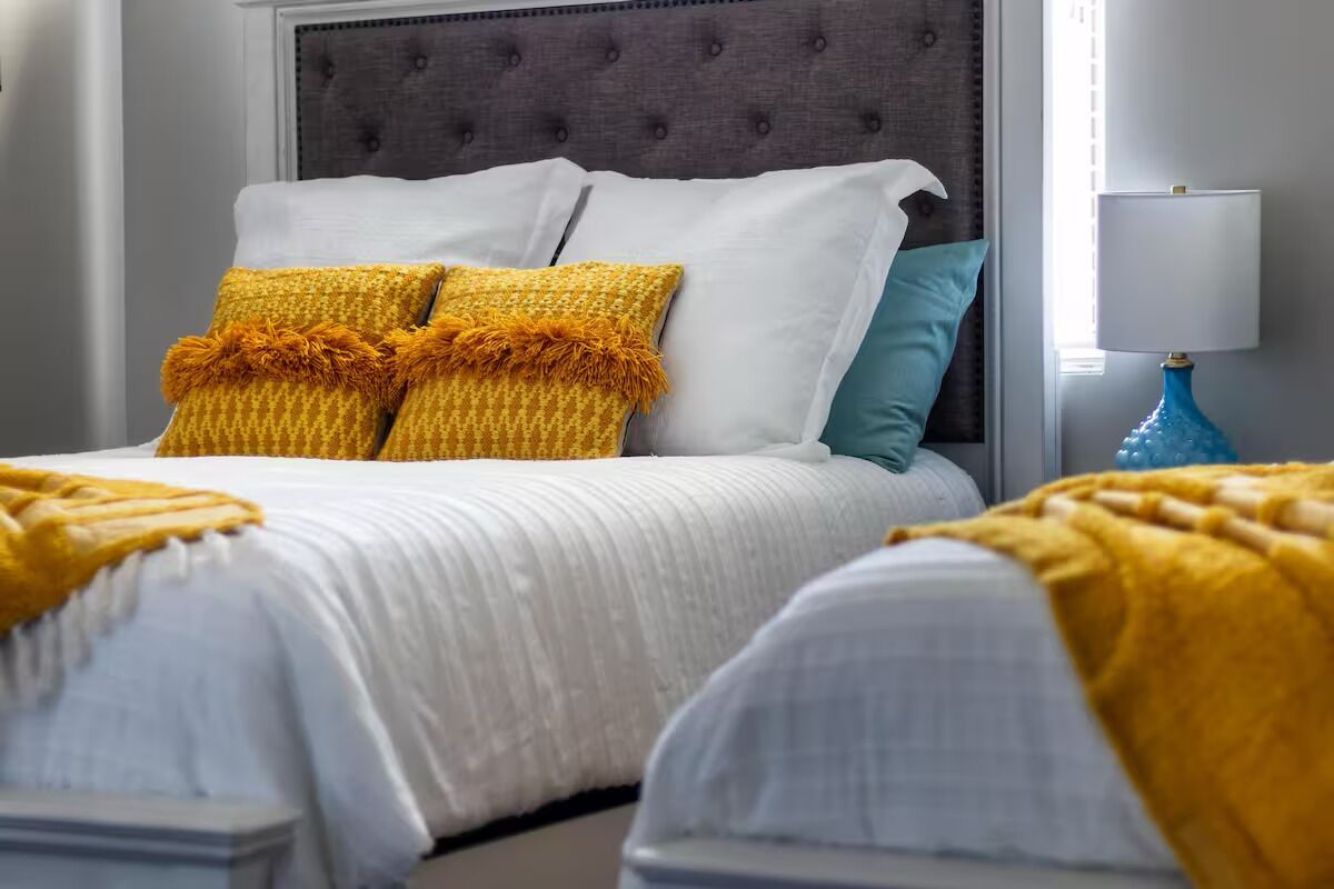 4 bedrooms, internet, bed sheets