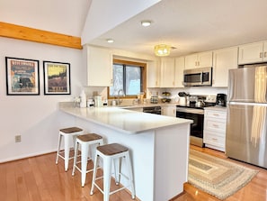 Coffee/tea maker, fridge, microwave, oven - Golf days, game room/pool passes/coffee bar at Fairway Vista on the 2nd fairway. (Hedgesville)