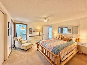 3 bedrooms, iron/ironing board, free WiFi, bed sheets - Golf days, game room/pool passes/coffee bar at Fairway Vista on the 2nd fairway. (Hedgesville)