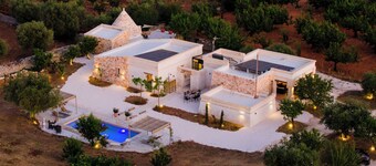 Country House with a Trullo, Pool, Panoramic Views, Comfort and Relaxation