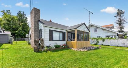 Houghton Lake Heights Cabin: Houghton Lake Access-Sleeps 5